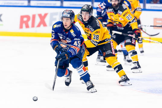 Växjös Noah Östlund och Luleås Olli Nikupeteri