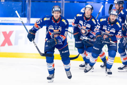Växjös Robert Rosén jublar