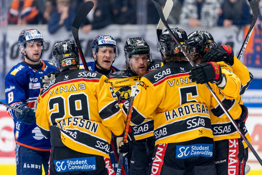 Växjö Lakers Emil Sylvegård Luleås Brendan Shinnimin