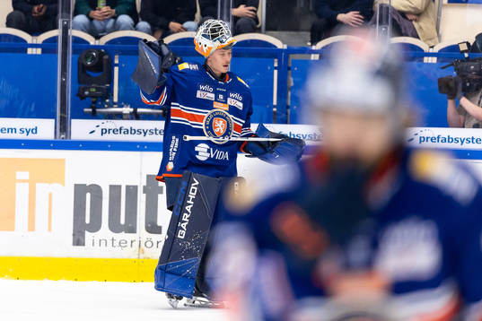 Växjös målvakt Emil Larmi deppar