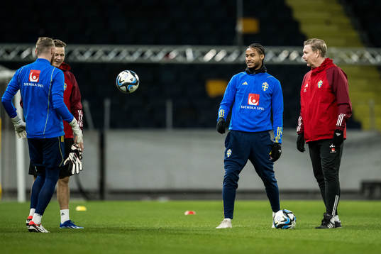 Goalkeeper coach Maths Elfvendahl, Jens Cajuste and