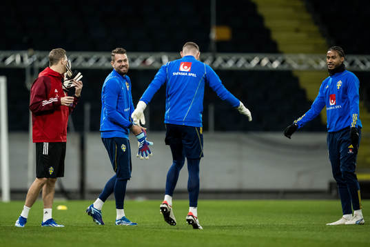 Goalkeeper Kristoffer Nordfeldt and Jens Cajuste of the