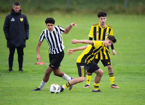 IFK Hässleholms Leon Shala i matchen i div. 1 för P17,