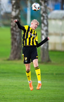 IFK Hässleholms Linus Roslund i matchen i div. 1 för P17,