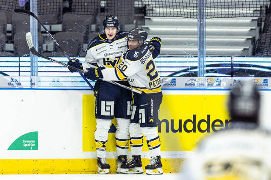 HV 71s Henrik Borgström jublar