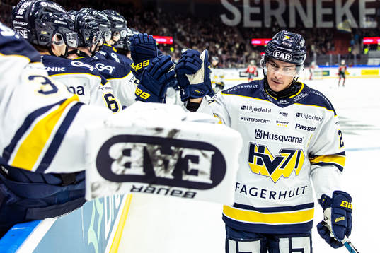 HV 71s André Petersson jublar