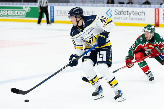 HV71s Oskar Stål-Lyrenäs och Frölundas Max Friberg