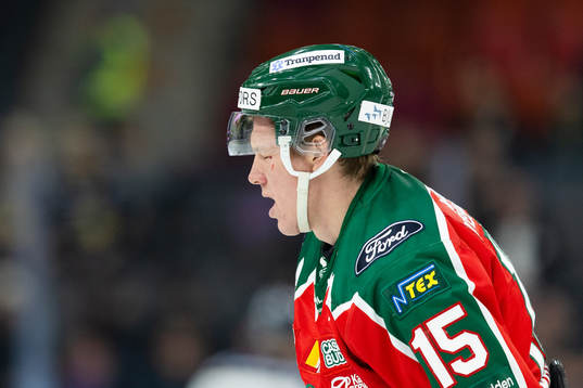 Frölundas Gustav Rydahl åker av isen