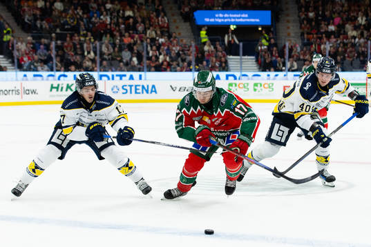 HV71s Isac Brännström och Frölundas Isac Born