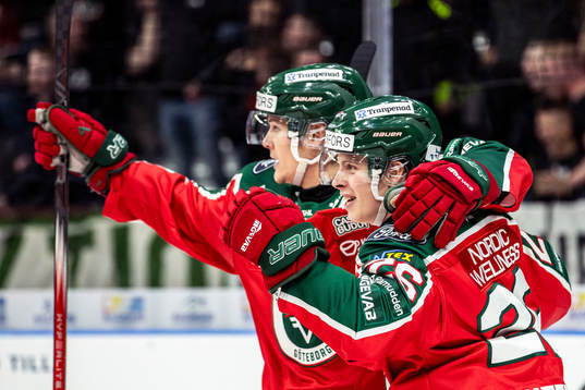 Frölunda HCs Isac Heens och Erik Borg jublar