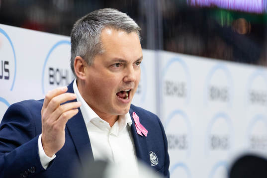 HV71s tränare Tomas Montén