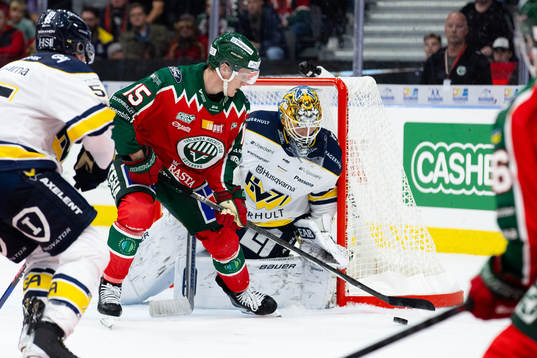 Frölundas Gustav Rydahl framför HV71s målvakt Victor