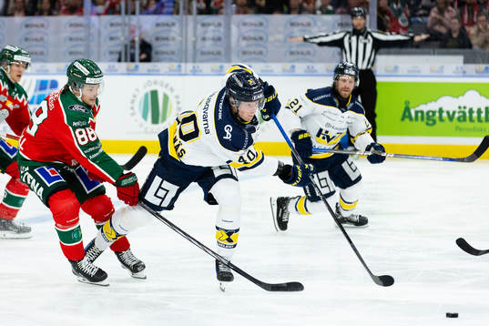 Frölundas Malte Strömwall och HV71s Oskar Stål-Lyrenäs