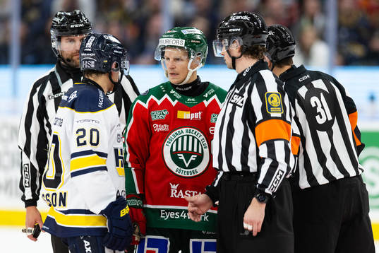 HV71s André Petersson och Frölundas Max Friberg