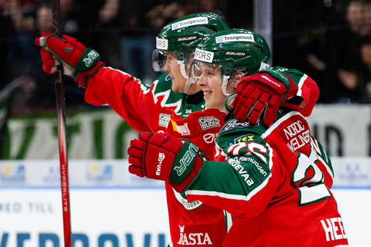 Frölundas Isac Heens jublar ihop med Erik Borg