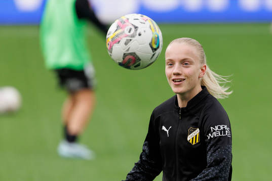 Häckens Anna Sandberg inför1 fotbollsmatchen i