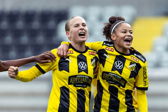 Häckens Filippa Curmark och Felicia Schröder jublar