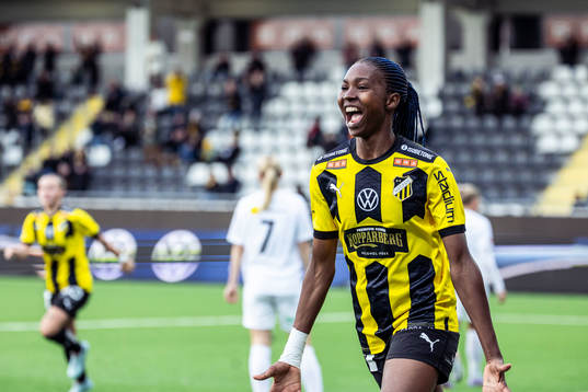 Häckens Aisha Masaka jublar