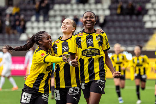 Häckens Sara Olai jublar med lagkamrater