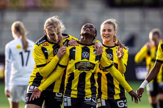 Häckens Monica Jusu Bah jublar
