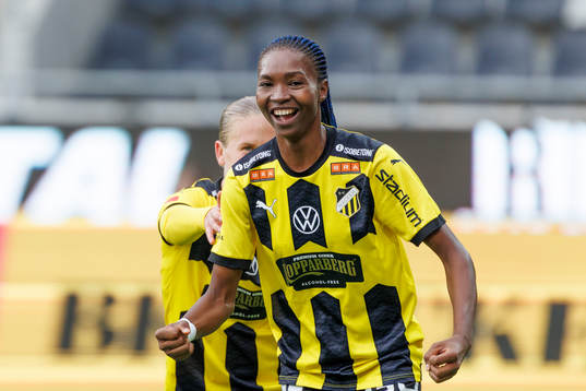 Häckens Aisha Masaka jublar