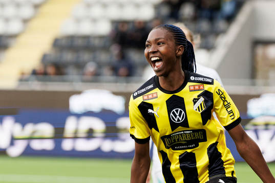 Häckens Aisha Masaka jublar