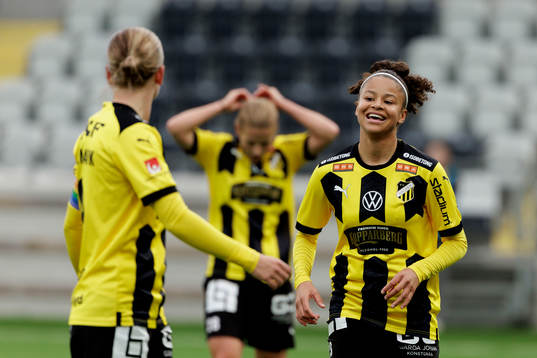 Häckens Felicia Schröder jublar