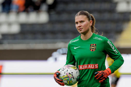 Brommapojkarnas målvakt Anna Aurora Koivunen