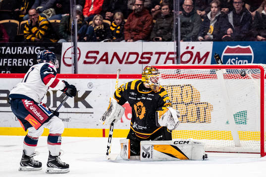 Linköpings Broc Little gör 3-1 på Skellefteås målvakt