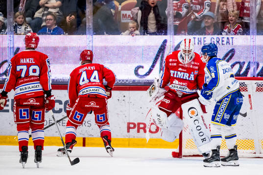 Timrås målvakt Jacob Johansson jublar