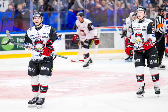 Malmö Redhawks Johan Olofsson och Janne Kuokkanen deppar