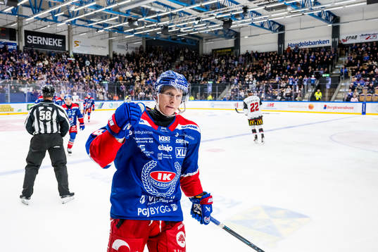 IK Oskarshamns Olli Palola jublar