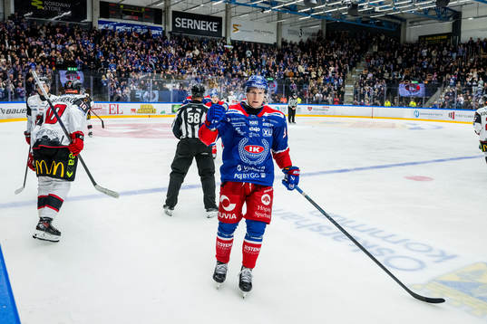 IK Oskarshamns Olli Palola jublar