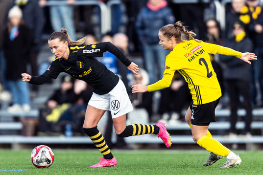 AIKs Adelisa Grabus och Gamla Upsalas Malin Forssner