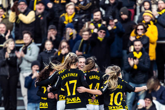 AIKs spelare jublar