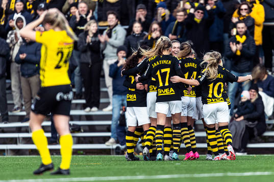 AIKs spelare jublar