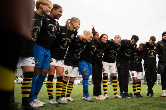 AIKs spelare jublar