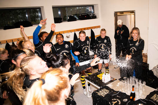 AIKs spelare jublar