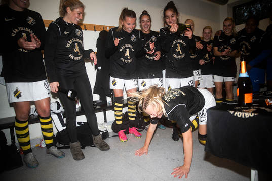 AIKs spelare jublar