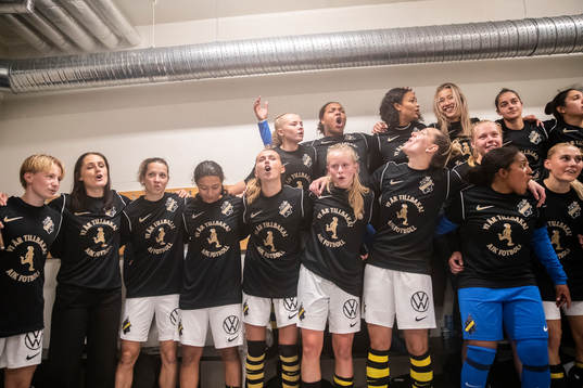AIKs spelare jublar