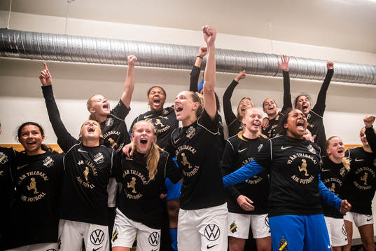 AIKs spelare jublar