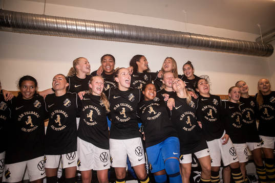 AIKs spelare jublar