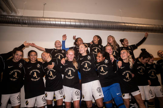 AIKs spelare jublar