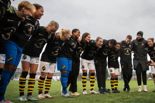 AIKs spelare jublar