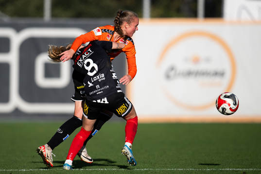 Kristianstads Therese Ivarsson och Örebros Nathalie Hoff