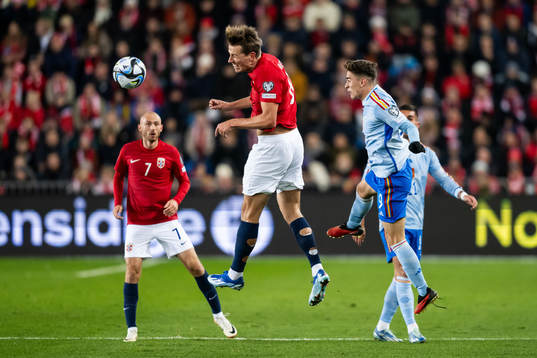 Sander Berge of Norway and Gavi of Spain