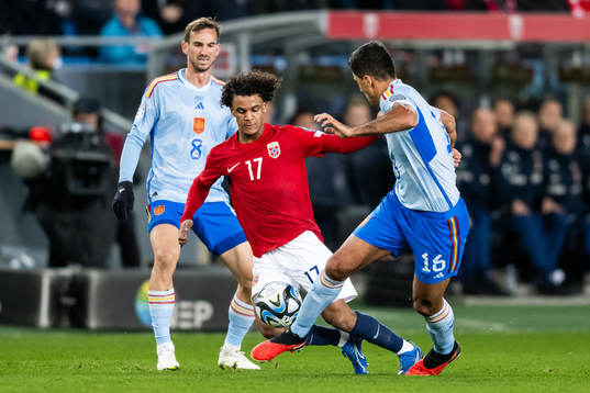 Oscar Bobb of Norway and Rodri of Spain