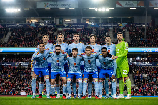 The starting eleven of Spain pose for a photo