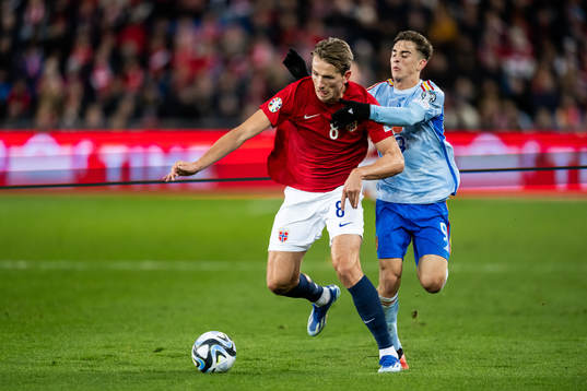 Sander Berge of Norway and Gavi of Spain
