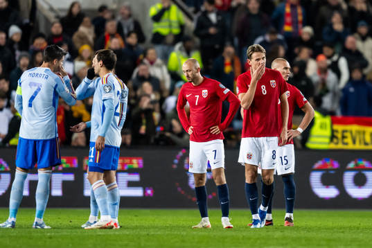 Fredrik Aursnes, Sander Berge and Leo Østigård of Norway